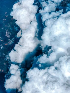 Gökyüzü ve bulutların manzarası 