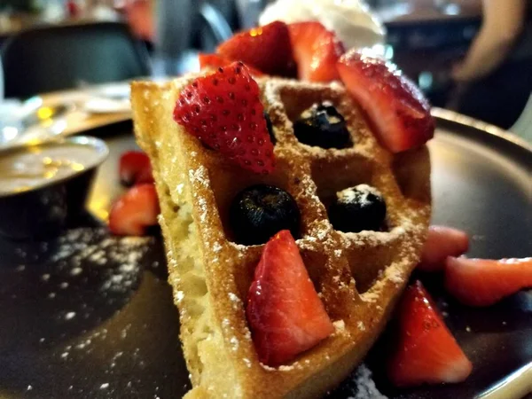 stock image Waffles with wild berry's, breakfast delicious 