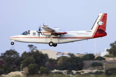 Luqa, Malta - 20 Ekim 2022: Coğrafi Hava Araştırmaları Rockwell 690A Turbo Kumandanı (Reg. : C-GEOS) akşam saatlerinde 31. piste vardı..