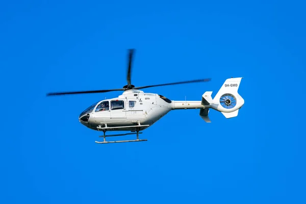 Luqa Malta Ekim 2022 Gulf Med Havacılık Hizmetleri Eurocopter 135T — Stok fotoğraf