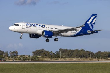Luqa, Malta - 17 Nisan 2023: Ege Havayolları Airbus A320-271N (Reg: SX-NEH), Ege filosuna katılan en yeni uçaklardan biridir..