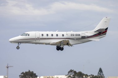 Luqa, Malta - 15 Nisan 2023: NetJets Cessna 560XL Citation XLS (REG: CS-DXK) 31 numaralı pistte.