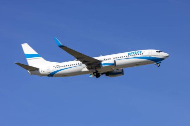 Luqa, Malta - 27 Nisan 2023: Air Boeing 737-8CX (REG: SP-ENG) Stuttgart 'a giden 13. pist.