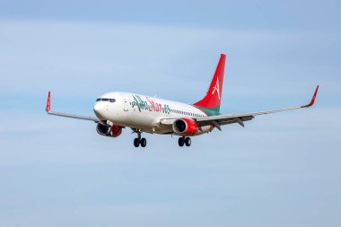 Luqa, Malta - 25 Nisan 2023: Alba Star Boeing 737-81Q (REG: EC-NAB) başka bir Air Malta uçuşuna iniş yapıyor.