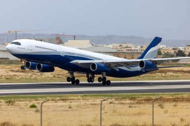 HiFly Airbus A340-313 (Reg. : 9H-SUN) Amsterdam 'a giden Air Malta KM394 sefer sayılı uçuş.