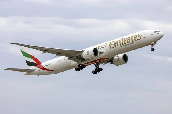 Luqa Málta 2023 Május Emirates Boeing 777 31H Reg Egq Stock Kép