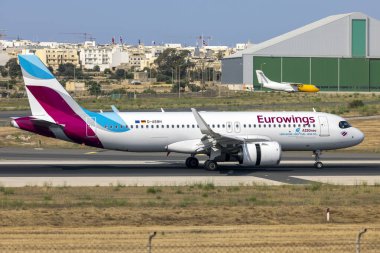 Luqa, Malta - 18 Haziran 2023: Eurowings Airbus A320-251N (Reg. : D-AENH), Eurowings filosuna yapılan son eklemelerden biridir..