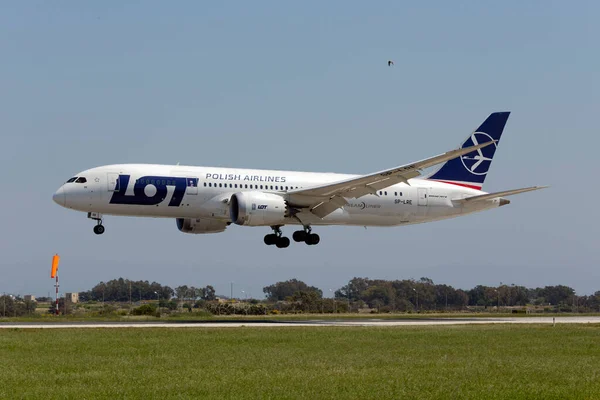 Luqa Malta Abril 2015 Lot Polish Airlines Boeing 787 Dreamliner — Foto de Stock
