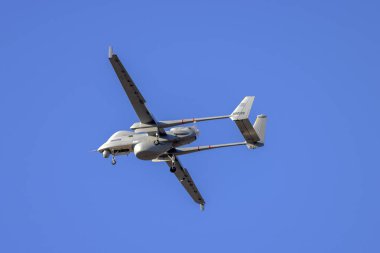 Luqa, Malta - 4 Temmuz 2023: Malta Silahlı Kuvvetleri IAI Heron Shoval (Reg: AS2132) artık Frontex unvanları ve kuyruk yüzgeçlerinde AB bayrağı.