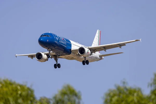 Luqa Málta 2023 Július Ita Airways Airbus A320 216 Reg Jogdíjmentes Stock Képek