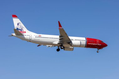 Luqa, Malta - 9 Ağustos 2023: Norveç İsveç Hava Yolları Boeing 737-8 MAX (REG: SE-RTG) Norveçli sanayici Sam Eyde 'nin portresi.