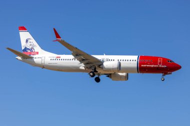 Luqa, Malta - 9 Ağustos 2023: Norveç İsveç Hava Yolları Boeing 737-8 MAX (REG: SE-RTG) Norveçli sanayici Sam Eyde 'nin portresi.