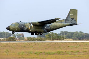 Luqa, Malta - 25 Ağustos 2023: Wieland Havacılık Transferi C-160D (REG: VH-RPR, Ex Luftwaffe 50 + 83) Avustralya 'daki yeni sahibine geçişi hakkında. .