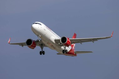 Luqa, Malta - 14 Eylül 2023: Air Malta Airbus A320-251N (Reg. : 9H-NEF) 31. pist kalkıyor.