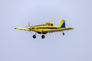 Luqa, Malta - 20 Eylül 2023: Aerotech Australasia Air Tractor AT-802A (Reg. : VH-ZBI) Bordeaux 'dan 4 kişilik bir grupla Malta' dan geçiyor.