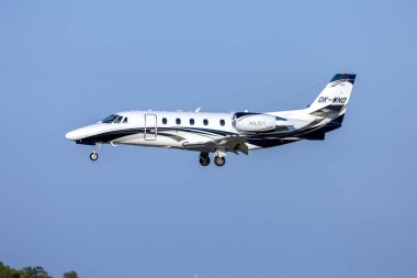 Luqa, Malta - 8 Ekim 2023: Aeropartner Cessna 560XL Citation XLS + (REG: OK-WND) 31 nolu piste vardı.