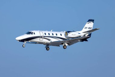 Luqa, Malta - 8 Ekim 2023: Aeropartner Cessna 560XL Citation XLS + (REG: OK-WND) 31 nolu piste vardı.