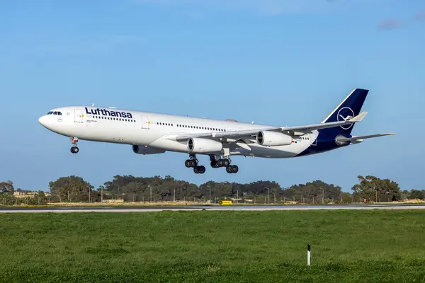 Luqa Málta 2024 Március Lufthansa Airbus A340 313 Reg Aife Stock Fotó