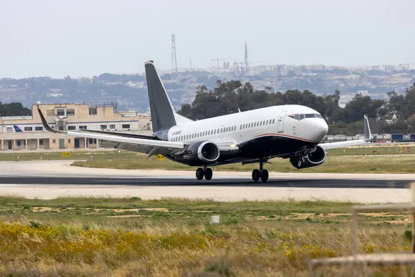 stock image Luqa, Malta - April 15, 2024: 2Excel Aviation Boeing 737-3L9 (REG: G-SWRD) landing as flight BRO21 from London Stansted Airport.