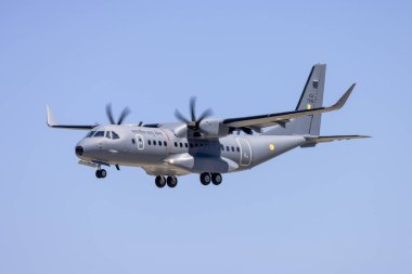 Luqa, Malta - 4 Mayıs 2024: İkinci Hint Hava Kuvvetleri CASA C-295W (REG: CA7102) teslimat uçuşu.