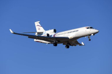 Luqa, Malta - 15 Haziran 2024: Hai Au Aviation) Dassault Falcon 8X (REG: VN-A499) sabah 31. pistte final maçı.
