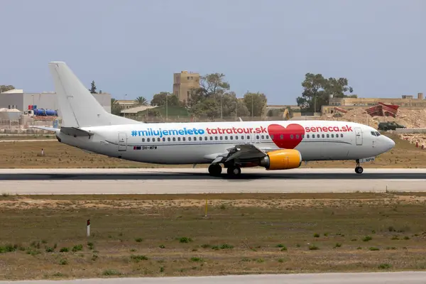 stock image Luqa, Malta - June 11, 2024: Air Horizont Boeing 737-484 (Reg.: 9H-MPW) landing runway 13.