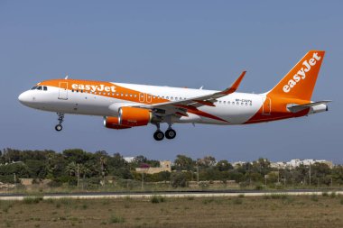 Luqa, Malta - 26 Haziran 2024: EasyJet Airbus A320-214 (REG: RP-C3276) halen Cebu Pacific Air ile önceki plakayı taşımaktadır..