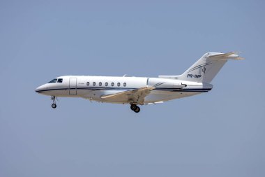 Luqa, Malta - 26 Temmuz 2024: Özel Hawker Beechcraft 4000 (REG: PR-INF) Malt 'a teknik durak için iniş.
