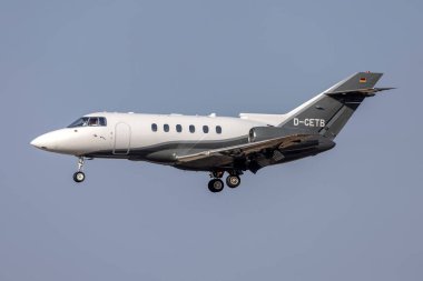 Luqa, Malta - 20 Temmuz 2024: Exxaero Hawker Beechcraft 750 (REG: D-CETB) 31 numaralı pistte.