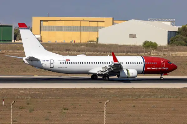 stock image Luqa, Malta - August 9, 2024: Norwegian Air Shuttle Boeing 737-8JP (REG: SE-RPI) on the end of flight D83530 Copenhagen Malta.