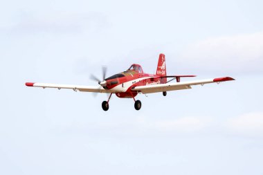 Luqa, Malta - 25 Eylül 2024: Aerotech Australasia Pty Ltd Hava Traktörü AT-802A (REG: VH-OUN) feribot uçuşuna teknik durak için iniş yaptı.