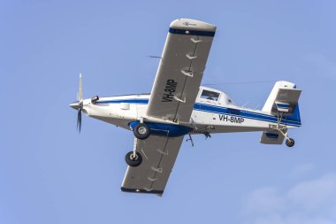 Luqa, Malta - 3 Ekim 2024: XO Air Traktör AT-802 (Reg. : VH-8MP) Bakımdan sonra bir feribot uçuşunda.