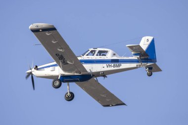 Luqa, Malta - 3 Ekim 2024: XO Air Traktör AT-802 (Reg. : VH-8MP) Bakımdan sonra bir feribot uçuşunda.