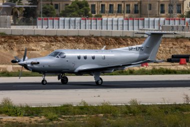 Luqa, Malta - 22 Ekim 2024: Hava Yönetici Hizmetleri Pilatus PC-12-47E (PC-12 NG) (REG: SP-EMC).