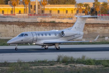 Luqa, Malta - 20 Ekim 2024: Embraer EMB-505 Fenomen 300 (REG: OK-ELD).