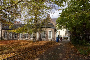 Maastricht, Hollanda - 28 Ekim 2024: Maastricht şehrinde açık hava sahnesi.