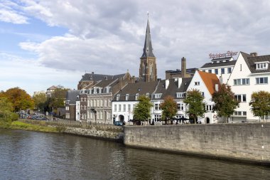 Maastricht, Hollanda - 28 Ekim 2024: Maastricht şehrinde açık hava sahnesi.