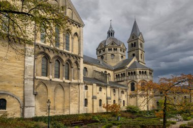 Roermond, Hollanda - 27 Ekim 2024: Hollanda 'nın güneyindeki sakin Roermond kentinde kent manzarası.