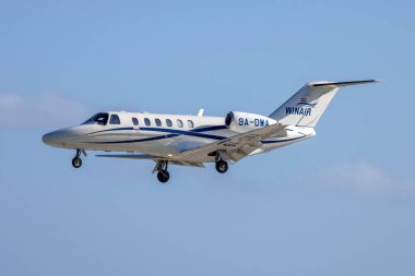 Luqa, Malta - 8 Ocak 2025: WinAir Cessna 525A CJ2 + (REG: 9A-DWA) sabah finalleri.