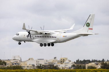 Luqa, Malta - 31 Mart 2025: Kazakistan-Sınır Güvenliği CASA C-295W (Reg. : EC-227) teslimat uçuşu.