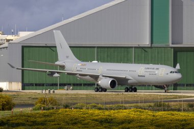 Luqa, Malta - 31 Mart 2025: İspanyol Hava Kuvvetleri Airbus A330-243MRTT (Reg. : EC-350) ACM boyacıdan yeni çıktı, İspanya 'ya teslim edilmeyi bekliyor.