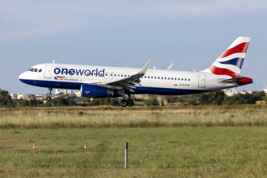 Luqa, Malta - 3 Mayıs 2025: British Airways Airbus A320-232 (REG: G-EUYP) in One World special color scheme for handling to Malta.