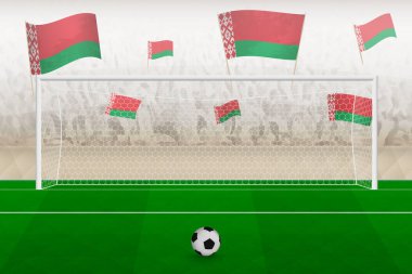 Beyaz Rusya futbol takımının taraftarları stadyumda bayrak sallıyor, futbol maçında penaltı vuruşu konsepti.