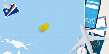 Marshall Adaları konseptine seyahat, Marshall Adaları haritasında broşla harita. Tatil hazırlama haritası, bayrak, pasaport ve biletler.