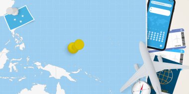 Mikronezya konseptine git, haritada mikronezya broşu olan bir harita. Tatil hazırlama haritası, bayrak, pasaport ve biletler.