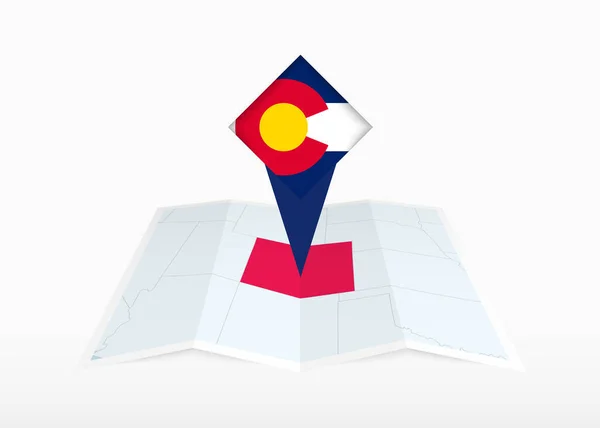 Colorado Afgebeeld Een Gevouwen Papieren Kaart Gepind Locatiemarkering Met Vlag — Stockvector