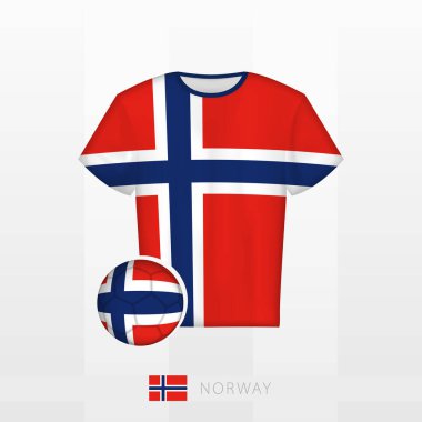 Norveç milli takımının futbol forması ve Norveç bayraklı futbol topu. Futbol forması ve bayraklı futbol topu..