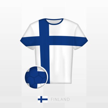 Finlandiya milli takımının futbol forması ve Finlandiya bayrağı. Futbol forması ve bayraklı futbol topu..