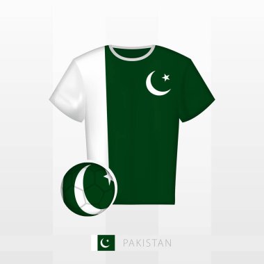Pakistan milli takımının futbol üniforması ve Pakistan bayraklı futbol topu. Futbol forması ve bayraklı futbol topu..