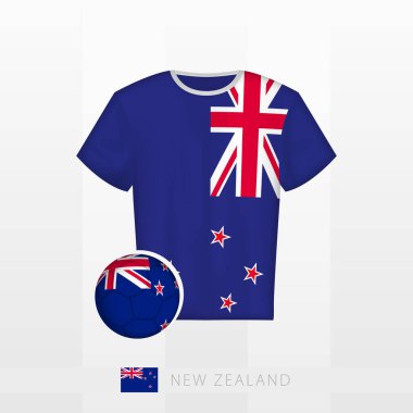 Yeni Zelanda milli takımının futbol üniforması ve Yeni Zelanda bayrağı. Futbol forması ve bayraklı futbol topu..
